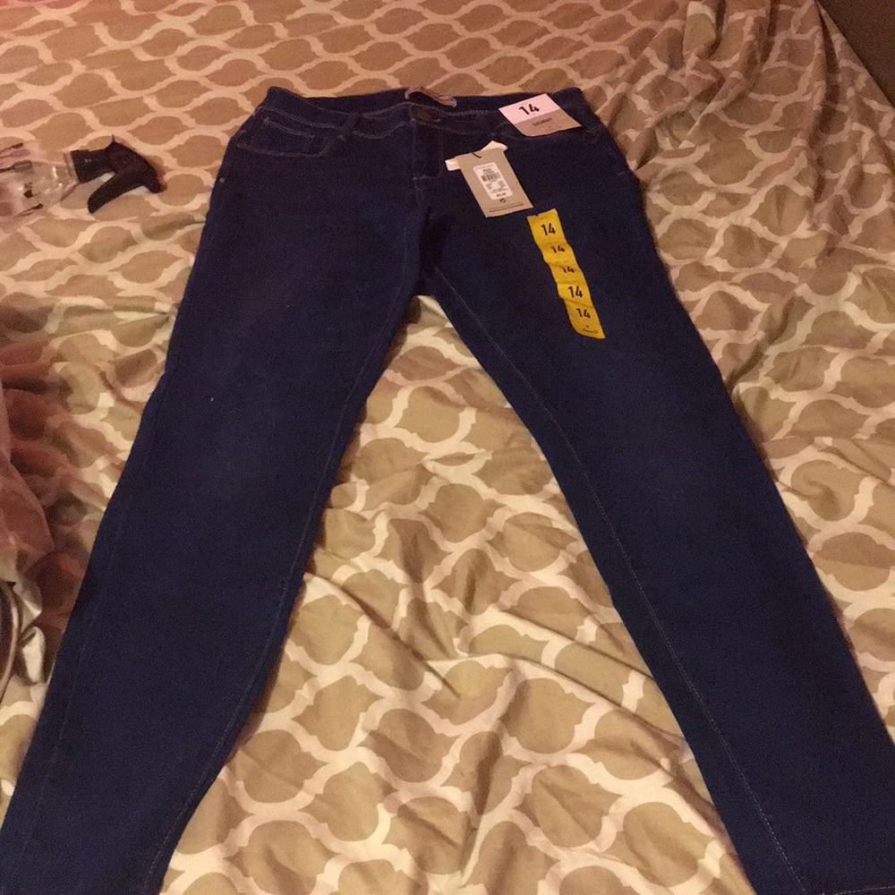 a pair of blue jeans